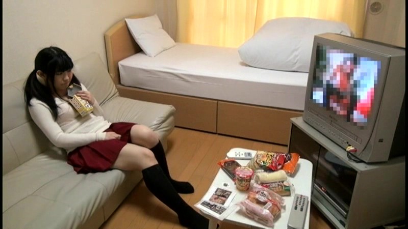 〈アナル〉 大便過積載「春音ちゃん」初肛開・恥じらい脱糞デビュー 〈F...