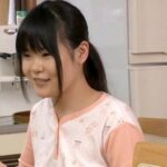 〈アナル〉 座薬を入れようと触るだけで濡れる敏感さに我慢できず生でアナルにチ○ポを挿入したら感じだした姪っ子 〈FANZA〉