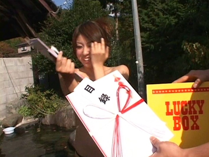 〈アナル〉 草津でつかまえた素人娘と混浴温泉野球拳 〈FANZA〉