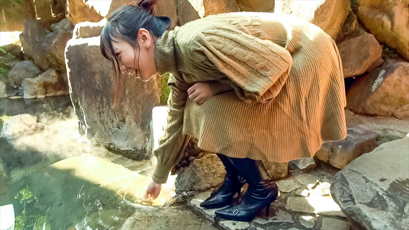 〈アナル〉 中出し露天温泉 アナル弄りとニンジンでイッちゃうH大好きむ...