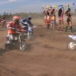 〈アナル〉 バイク・ケツ・バコバコ BKB！ 金髪ポルノ・レ-スクイ-ンたちをフル穴ボッコ！ 〈FANZA〉