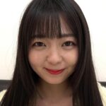 〈アナル〉 ディルドって…マエからもウシロからも気持ちイイから～ テーブルに付けてM字開脚でイキました ビヨヨ～ンと飛び出すディルド！ 泉りおん 〈FANZA〉