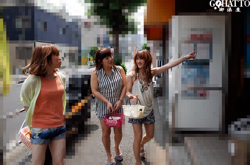 〈アナル〉 女装子が銭湯乱入逆ナンパ！ペニクリ大乱交 〈FANZA〉