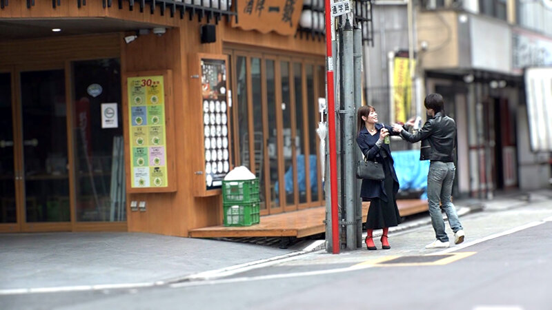 〈アナル〉 【鬼エロ人妻の美巨乳Eカップの淫乱ボイン美女を路上でGET...