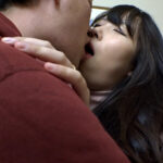 〈アナル〉 旦那と半年セックスレスの大人しそうな黒髪巨乳若奥様がパンティ濡らしてアナルひくひく！隠れヤリマンのビッチ豹変！ 〈FANZA〉