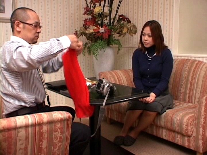 〈アナル〉 アナルで稼ぎたい尻穴人妻AF風俗面接 〈FANZA〉