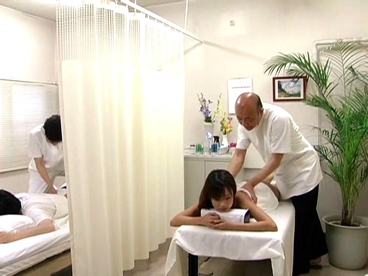 〈アナル〉 カップルOKマッサージ店彼氏の隣で彼女寝取り猥褻マッサージ...