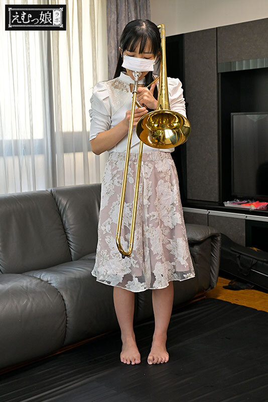 〈アナル〉 149cm小さな体で30cm大きく拡張 極肛門トロンボニス...