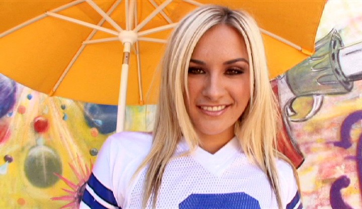 〈アナル〉 尻穴ブッコミまSHOW！ 淫きゃりふぉーにゃ！ 〈FANZ...