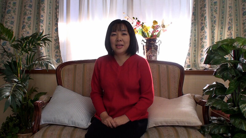 〈アナル〉 小さな会社を経営する52歳の熟女が会社の為にAV出演を決意...