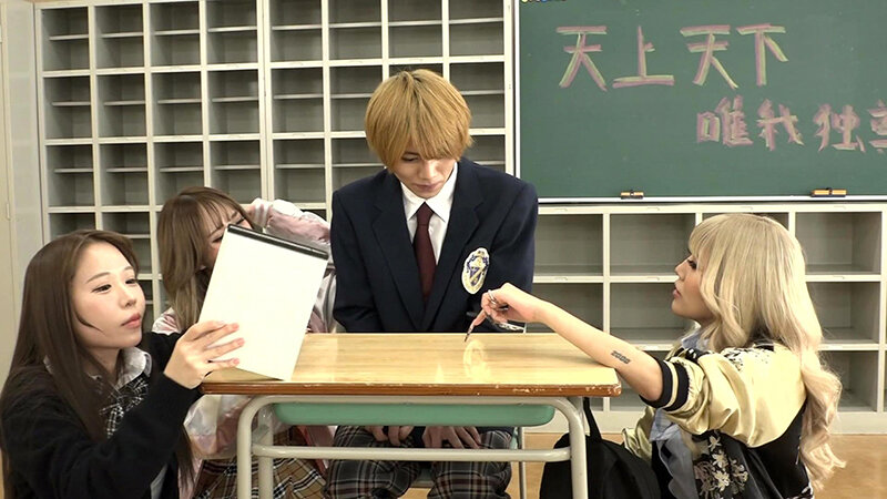 〈アナル〉 「ほら、うちらにケツ穴掘られて女の子みたいにイっちゃいなよ...