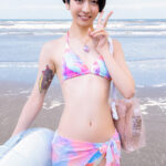 ＜素人＞ マジックミラー号「童貞くんのオナニーのお手伝いしてくれませんか…」 海水浴場で声を掛けた心優しい水着美女が童貞くんを赤面筆おろし！2023年夏【あかね編】 『FANZA』