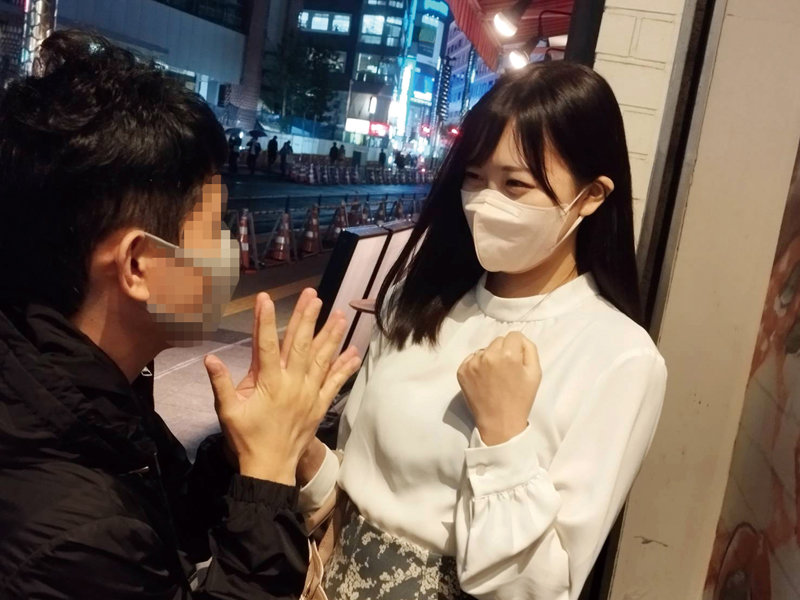 ＜素人＞ 奥さん、一緒に飲みませんか？ 人妻にお酒とザーメン飲ませてみ...