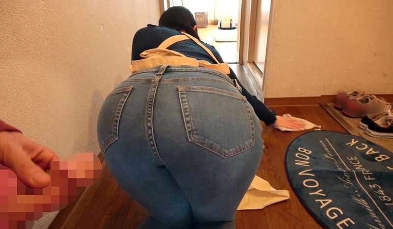 ＜素人＞ 色白デカ尻の家事代行おばさんに即ハメ！デカチンの虜になった人...