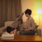 ＜素人＞ カップル盗撮 年下ペット彼氏に帰宅後即クンニさせ仕事の鬱憤を晴らす年上痴女彼女 『FANZA』