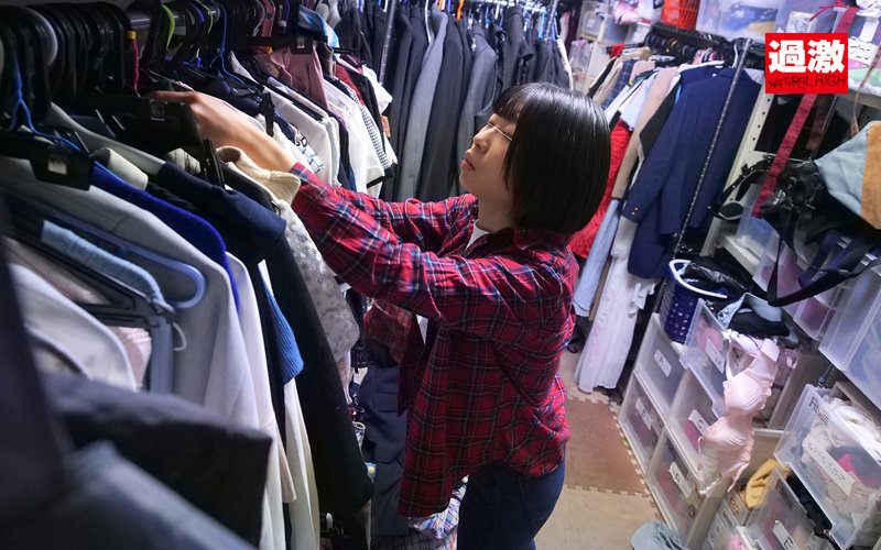 ＜素人＞ 素人カップルの撮影中に「彼氏とセックスしてくれませんか？」と...