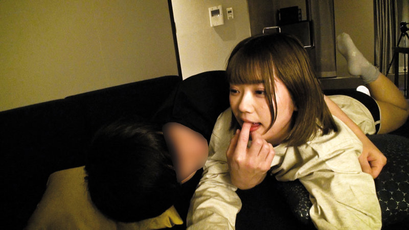 ＜素人＞ 彼女は、常にちんちん舐めてないと落ちつかない 僕の『ペロフレ...