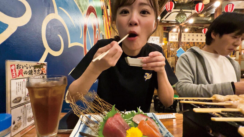 ＜素人＞ バイト新人狩り飲み会。『深夜までシフト入れている女、ワンチャ...