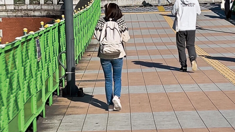 ＜素人＞ 修学旅行で迷子になった女の子を連れ込んでパコパコしたったww...