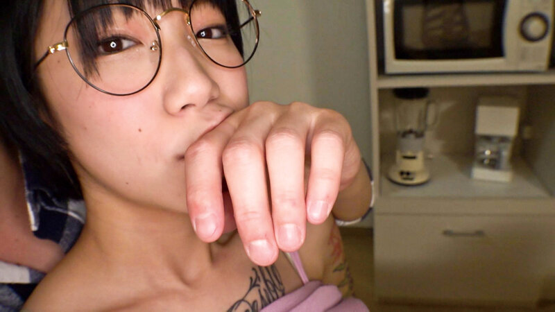 ＜素人＞ 彼女は、常にちんちん舐めてないと落ちつかない 僕の『ペロフレ...