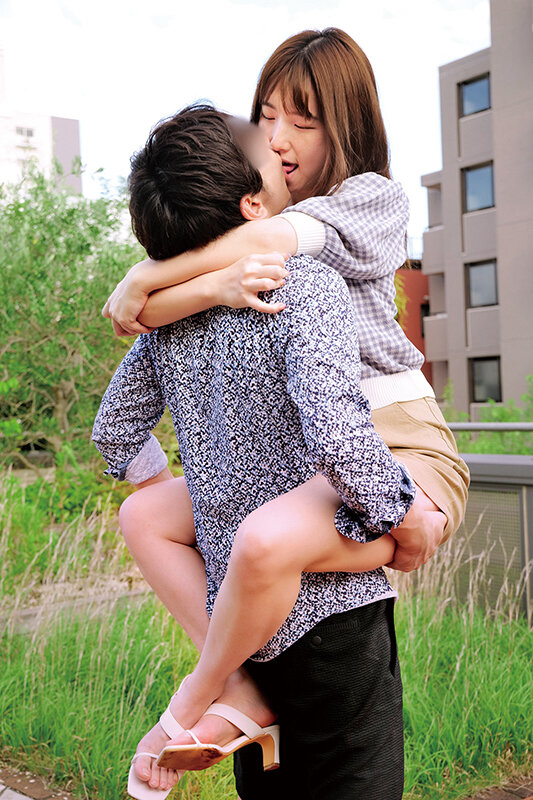 ＜素人＞ 素人女子大生の皆さんww青空の下で脳がトロける超濃密ベロキス...