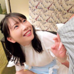 ＜素人＞ お尻のきれいな素人お嬢さん！絶対入れないんで、パンティ越しに股間こすり合わせてみませんか？恥ずかしいのか発情してるのか、頬は真っ赤でパンティはグチョグチョ！勝手に生チンポロリして先っぽ3cmめり込むくらいグリグリ！「あっだめっ、、入っちゃいそう…ぬぷぅっ！」 『FANZA』