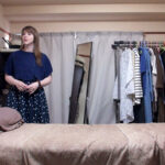 ＜素人＞ 媚薬オイルマッサージ 痴●盗撮＆中出し素人娘VOL.43 超強力媚薬を配合したマッサージオイルを施術中に知らずに塗りこまれたオンナは、身体の火照りに驚き、チ○ポを欲しがる自分に戸惑い、垂れ出したマン汁に恥ずかしがりながらも生ハメ中出しまで欲してしまう！ 『FANZA』