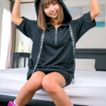 ＜素人＞ 学校中退の上京娘 セルフ乳首いじりに喉マ○コフェラで男を挑発するドスケベ淫乱なZ世代を猛追ピストンで腰も膝もガクガクで何度崩れ堕ちるまでハメ狂わせて連続中出し 『FANZA』