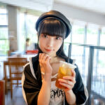 ＜素人＞ 彼氏へのあてつけで浮気しにきた欲求不満学生。玩具も騎乗位もハジメテのぬるいSEXしかしたことのない無垢な美少女の極狭マ○コの膣奥まで貫く激エグピストンで昇天！中出しOKの言質とって寝取り種付け！ 『FANZA』