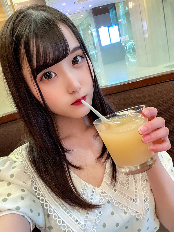 ＜素人＞ 素人女子大生【限定】みいなちゃん20歳水玉のワンピースが似合...