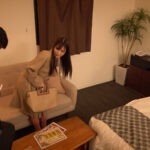 ＜素人＞ ホテル盗撮 変態セフレに命じられ、仕事着のピタピタ汗だくヨガウェアを着たまま乱れる不倫SEX 『FANZA』