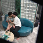 ＜素人＞ 【盗撮】現役メンエス嬢と常連客のプライベートSEXを盗撮。私服越しでも分かる巨乳をふんだんに使って前戯しまくり→からのそのまま生ハメ中出しSEX。2回戦目はいつもの仕事着でヌルヌルオイルプレイ。【流出××】 『FANZA』