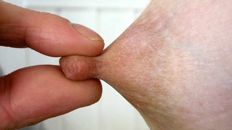 ＜素人＞ 素人娘の勃起乳首いじり 『FANZA』