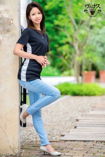 ＜素人＞ 本物素人妻AV Debut！！甘く見ていた結婚生活…愛する夫...