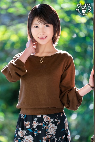 ＜素人＞ 本物素人妻AV Debut！！福岡が生んだ淫乱天使は超スレン...