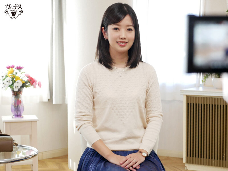 ＜素人＞ 本物素人妻AV Debut！！「経験が浅くて…すみません」背...