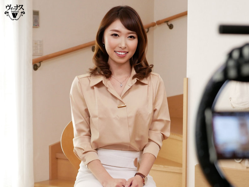 ＜素人＞ 本物素人妻AV Debut！！「誰かに見られているかもしれな...