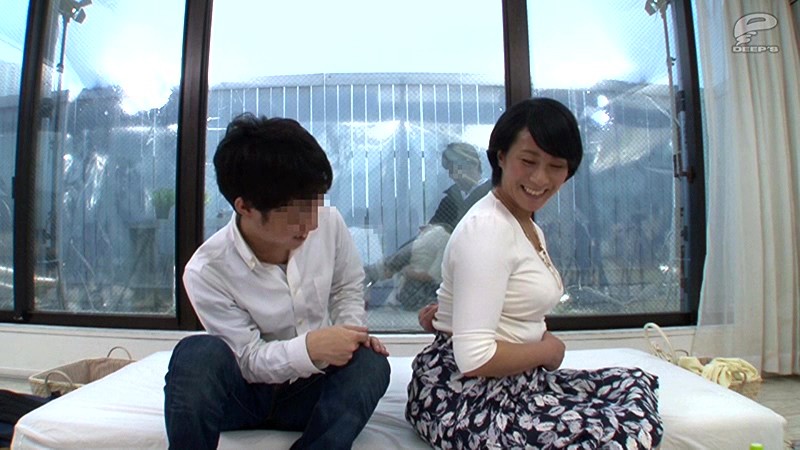 ＜素人＞ 一般男女モニタリングAV 禁断の歳の差筆おろし企画 マジック...