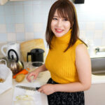 ＜素人＞ 素人妻が一般大学生の自宅にコンドーム1つ渡され一泊 一度のゴム姦では満足できず宿泊中2度もガチ中出しを許してしまう 騎乗位で爆乳を揺らす美人妻 ももこさん 31歳 『FANZA』