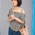 ＜素人＞ マジックミラー号 初めてのDEEP「乳揉み」 久しぶりに感じた優しくて温かい男の手付きに隠していた欲求不満が爆発！？旦那以外のち〇ぽで痙攣イキ【ゆうこ編】 『FANZA』