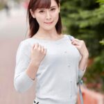 ＜素人＞ マジックミラー号 心優しい人妻が男チンの悩みを素股でご奉仕解決！…と思ったら素股でまさかの早漏発射！満足出来なかったむっつり妻はザーメンまみれの白濁ふにゃチ○コをもう一回励まし生挿入中出し！ 『FANZA』