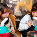 ＜素人＞ 羞恥！彼氏連れ素人娘をマシンバイブでこっそり攻めまくれ！24 素人VSマシンバイブ 激安居酒屋にマジックミラー特設スタジオを設置 ハッピーメリーマシンバイブ！クリも子宮もまとめて絶頂させる激ピス波動エグち！ 『FANZA』