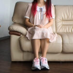 ＜素人＞ 街で声をかけた女の子に紙オムツをはかせてみました 『FANZA』