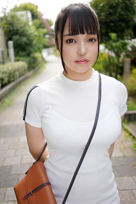 ＜素人＞ 童顔なのに爆乳な彼女は潮吹きという秘密兵器を持つ最強の素人さ...