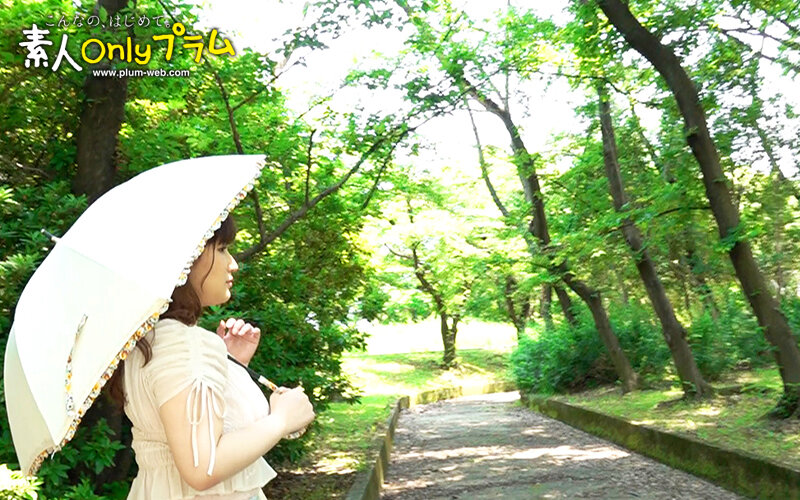 ＜素人＞ 素人わけあり熟女生中出し りう43歳 河原のエロ本のような四...