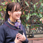 ＜素人＞ 一流百貨店に勤務する清楚で品格漂う美容部員さんが童貞君とくちSEX！キス未経験男子に唇が素敵なキス好き女子がDキス、舌吸い、舌挿入、舌激ピストン！顔中よだれまみれで恍惚絶頂！下のお口も濡れ濡れになってま●こでも生中童貞筆おろし！！ 『FANZA』