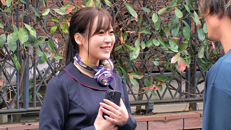 ＜素人＞ 一流百貨店に勤務する清楚で品格漂う美容部員さんが童貞君とくち...