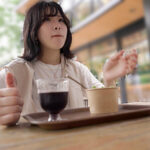 ＜素人＞ 素人JD【限定】ゆずはちゃん20歳 ネットを中心にグラビアアイドル活動をしているJDちゃんと奇跡のマッチング！いつもは見られない布の向こう側に大興奮して勢い任せに大量中出し！！ 『FANZA』