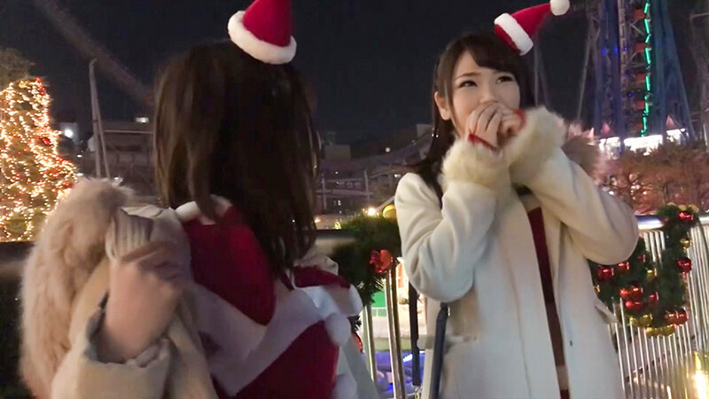 ＜素人＞ 真冬の夜にサンタコスで日本で一番熱いセックスを！街行くエロカ...