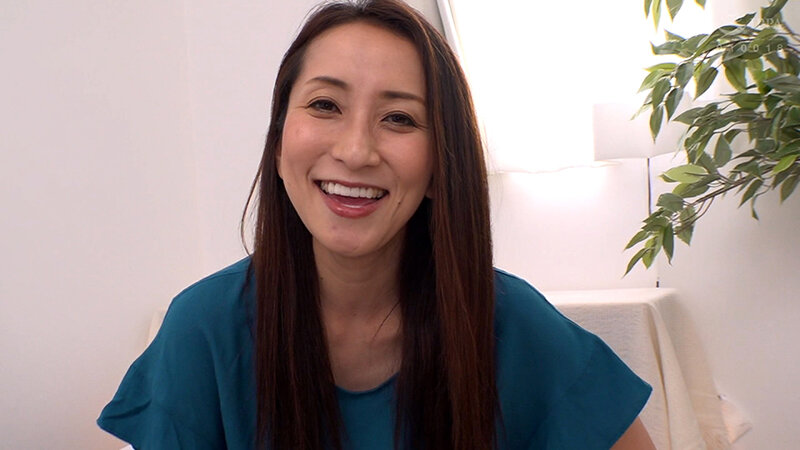 ＜素人＞ 美しすぎる還暦熟女！？旦那とは4年くらいセックスレスで快楽を...